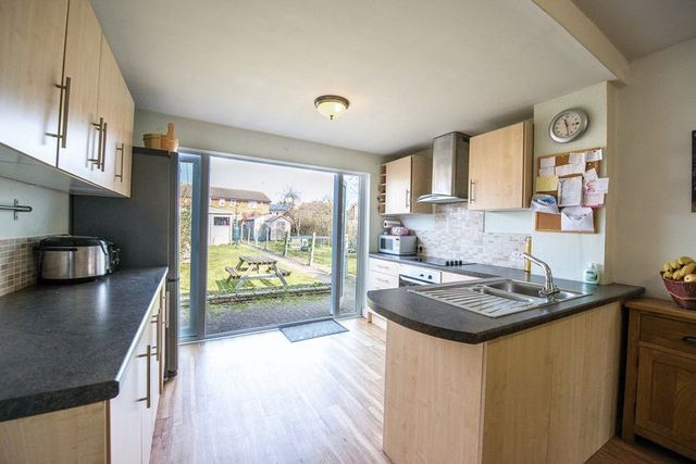  Image of 3 Bedroom Terraced for sale at Weedon Road  Aylesbury, HP19 9PE