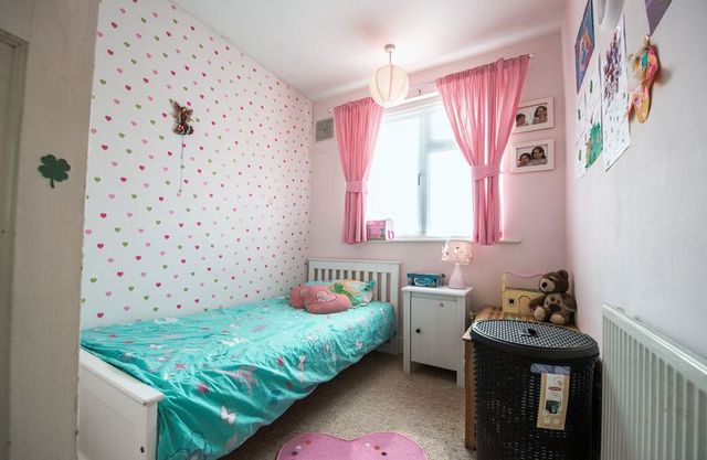  Image of 3 Bedroom Terraced for sale at Weedon Road  Aylesbury, HP19 9PE