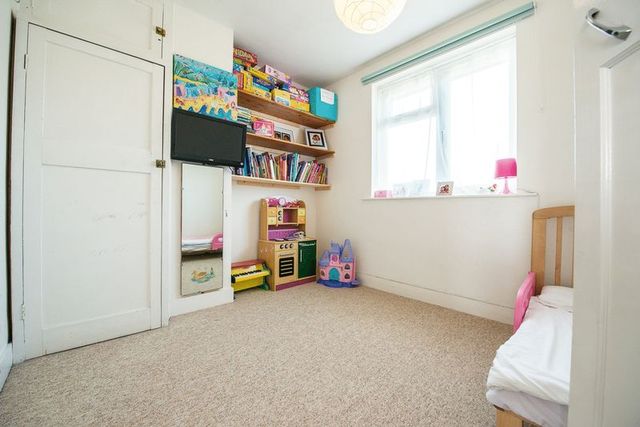  Image of 3 Bedroom Terraced for sale at Weedon Road  Aylesbury, HP19 9PE