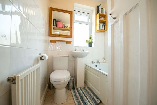  Image of 3 Bedroom Terraced for sale at Weedon Road  Aylesbury, HP19 9PE