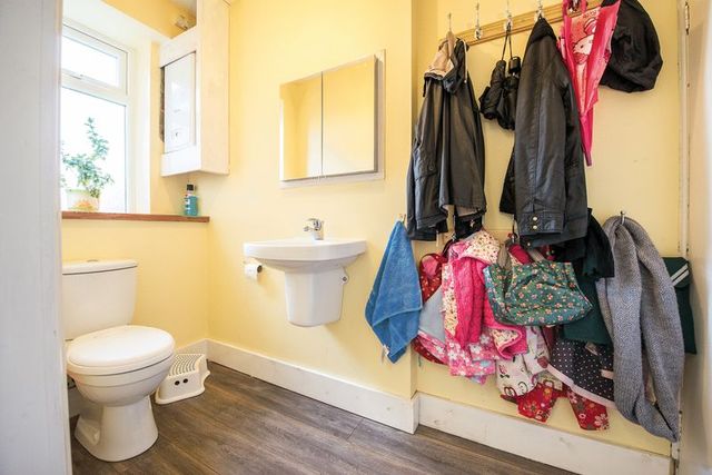  Image of 3 Bedroom Terraced for sale at Weedon Road  Aylesbury, HP19 9PE