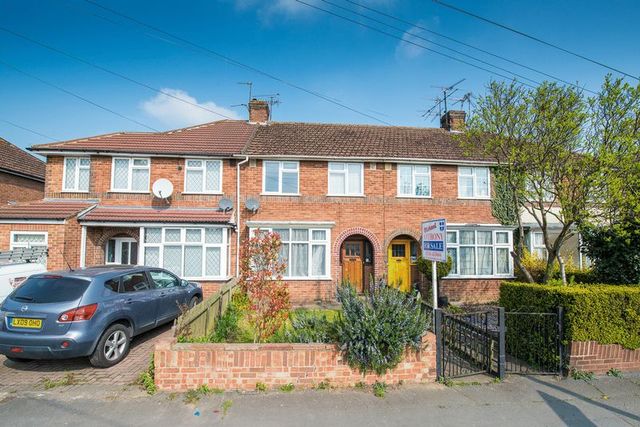  Image of 3 Bedroom Terraced for sale at Weedon Road  Aylesbury, HP19 9PE