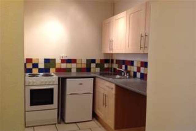 Image of 1 Bedroom Flat to rent at Devizes, SN10 1BE