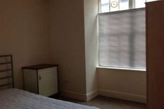  Image of 1 Bedroom Flat to rent at Devizes, SN10 1BE