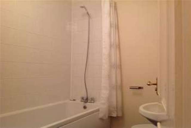  Image of 1 Bedroom Flat to rent at Devizes, SN10 1BE