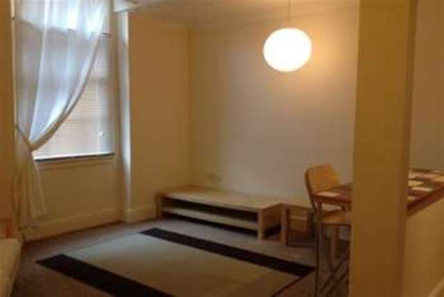  Image of 1 Bedroom Flat to rent at Devizes, SN10 1BE