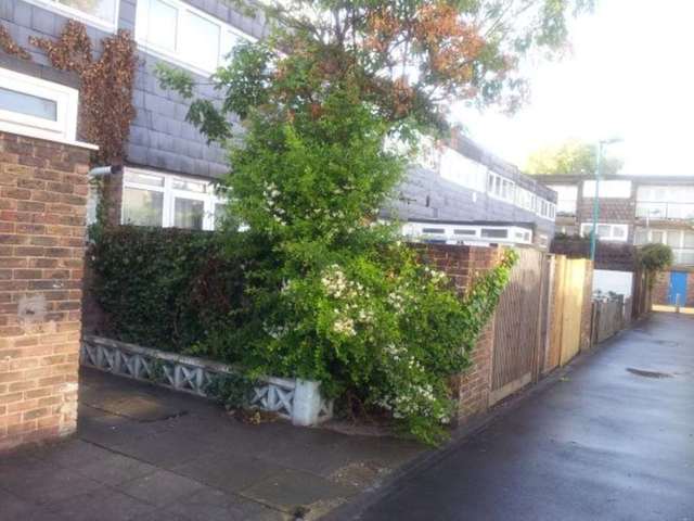  Image of 4 Bedroom Terraced for sale at Glanville Gardens Brixton London, SW2 5DE