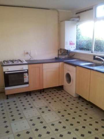  Image of 4 Bedroom Terraced for sale at Glanville Gardens Brixton London, SW2 5DE