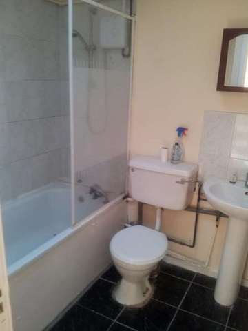  Image of 4 Bedroom Terraced for sale at Glanville Gardens Brixton London, SW2 5DE