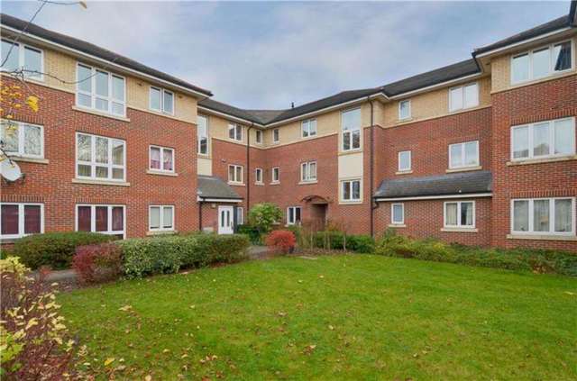  Image of 2 Bedroom Flat to rent at London W3 Acton London, W3 9HS