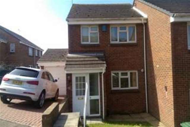  Image of 3 Bedroom Detached to rent at Sittingbourne, ME10 4UY