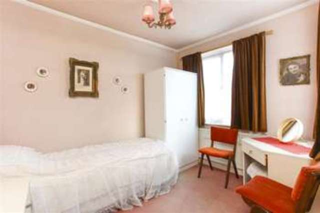  Image of 5 Bedroom Detached for sale at Hawthorn Corner  Hillborough, CT6 6TL
