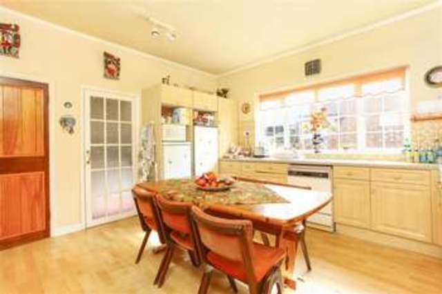  Image of 5 Bedroom Detached for sale at Hawthorn Corner  Hillborough, CT6 6TL