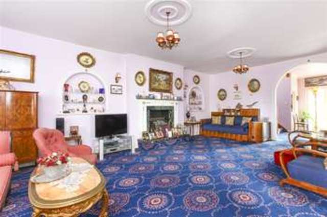  Image of 5 Bedroom Detached for sale at Hawthorn Corner  Hillborough, CT6 6TL