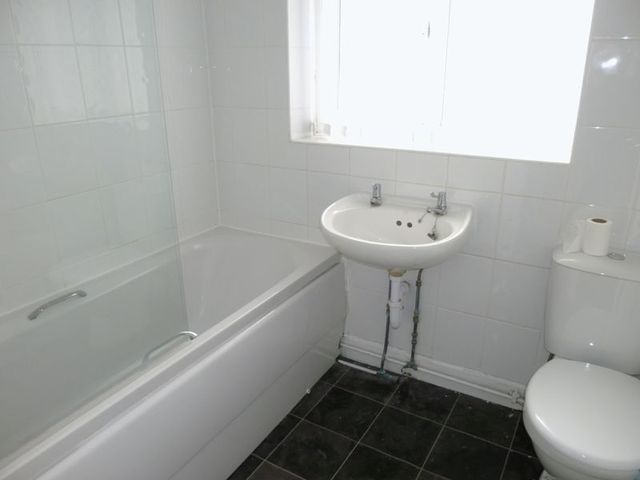  Image of 3 Bedroom Semi-Detached to rent at Laburnum Road Lowton Lowton, WA3 2NL