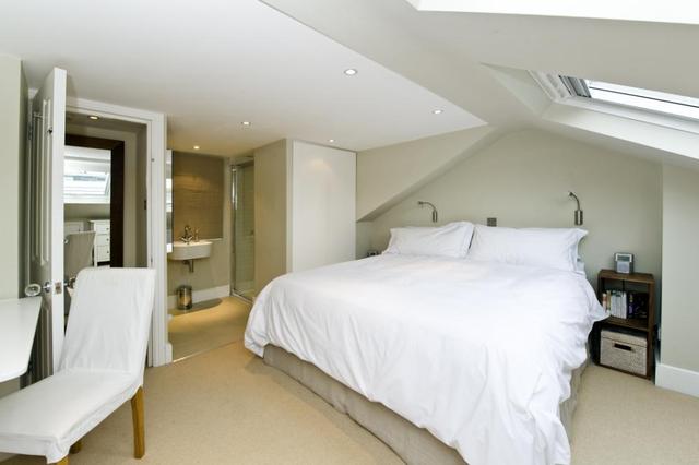  Image of 3 Bedroom Terraced to rent at Lillian Road  London, SW13 9JF