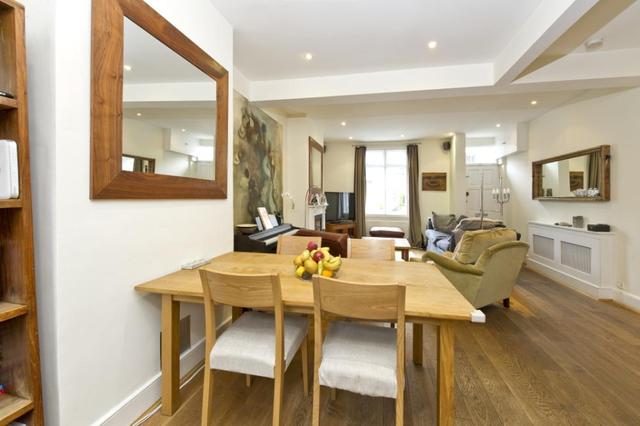  Image of 3 Bedroom Terraced to rent at Lillian Road  London, SW13 9JF