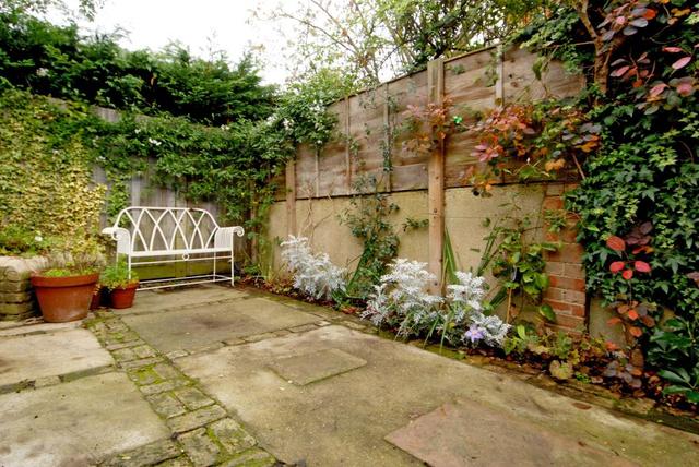  Image of 3 Bedroom Terraced to rent at Lillian Road  London, SW13 9JF