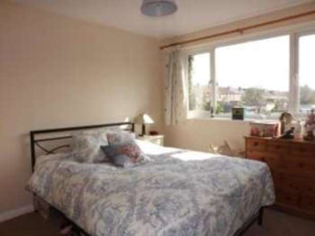  Image of 2 Bedroom Flat for sale at London  Chingford, E4 8HF
