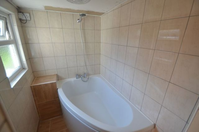  Image of 3 Bedroom Terraced to rent at Lyndhurst Gardens  Barking, IG11 9YB