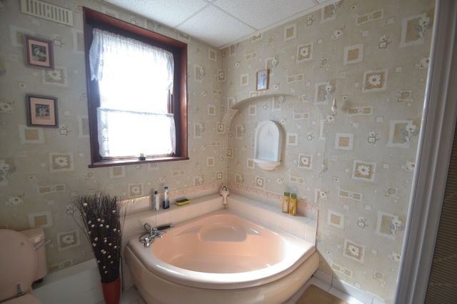  Image of 3 Bedroom Terraced to rent at Lyndhurst Gardens  Barking, IG11 9YB