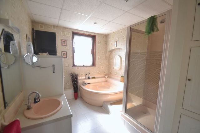 Image of 3 Bedroom Terraced to rent at Lyndhurst Gardens  Barking, IG11 9YB