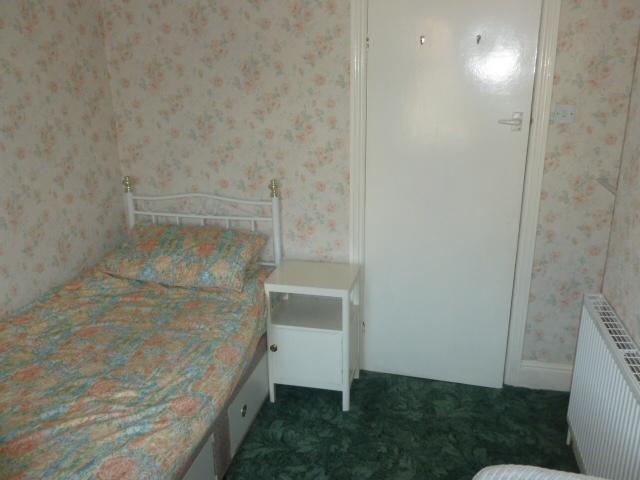  Image of 3 Bedroom Semi-Detached to rent at Southport, PR8 4EL