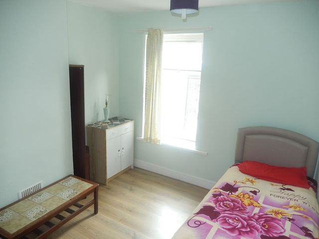  Image of 5 Bedroom Terraced to rent at Ninian Park Road  Cardiff, CF11 6HY