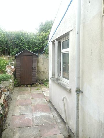  Image of 5 Bedroom Terraced to rent at Ninian Park Road  Cardiff, CF11 6HY