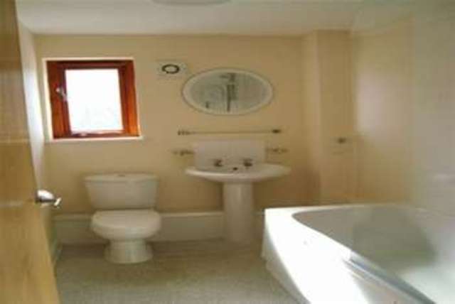  Image of 2 Bedroom Flat to rent at Penzance, TR18 2SP