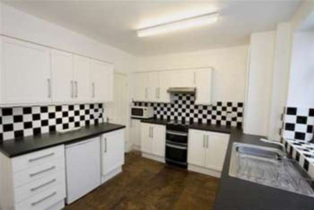  Image of 3 Bedroom Detached to rent at Sheffield, S20 1AW