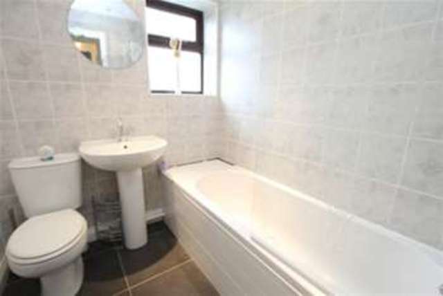  Image of 3 Bedroom Detached to rent at Sheffield, S20 1AW