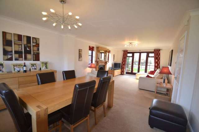  Image of 4 Bedroom Detached to rent at Rye Field  Ashtead, KT21 2EH