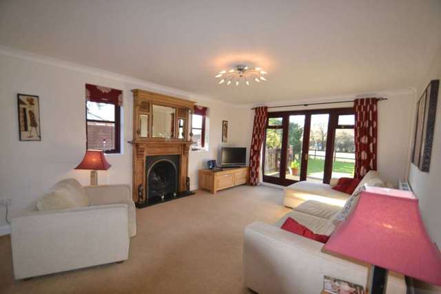  Image of 4 Bedroom Detached to rent at Rye Field  Ashtead, KT21 2EH