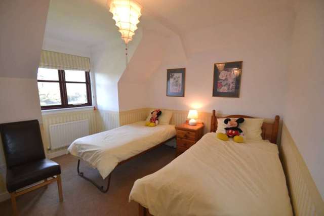  Image of 4 Bedroom Detached to rent at Rye Field  Ashtead, KT21 2EH
