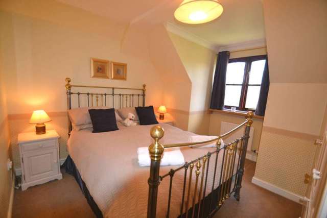  Image of 4 Bedroom Detached to rent at Rye Field  Ashtead, KT21 2EH