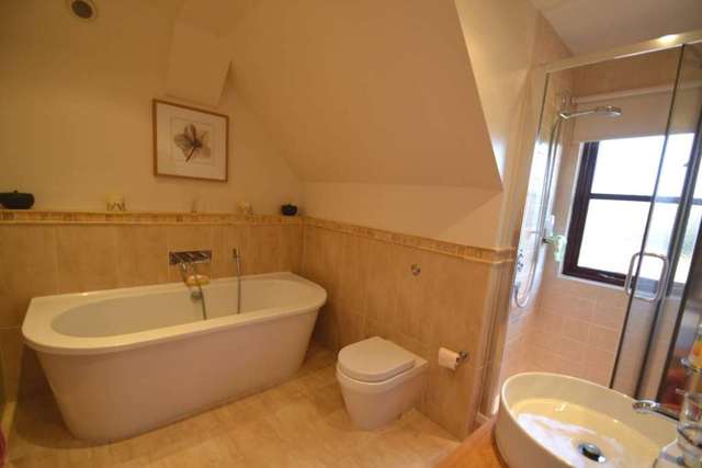  Image of 4 Bedroom Detached to rent at Rye Field  Ashtead, KT21 2EH