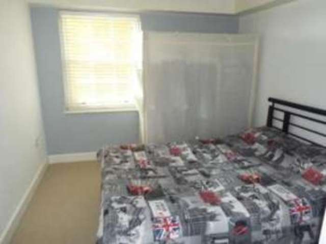  Image of 2 Bedroom Flat for sale at 32 New Road Rochester Rochester, ME1 1DX