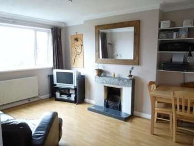 Image of 2 Bedroom Flat to rent at Park Court Park Road Hampton Wick, KT1 4AX
