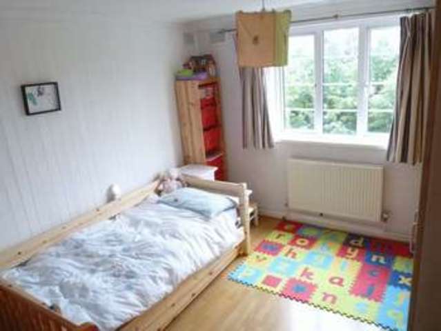  Image of 2 Bedroom Flat to rent at Park Court Park Road Hampton Wick, KT1 4AX