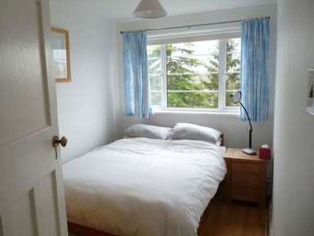  Image of 2 Bedroom Flat to rent at Park Court Park Road Hampton Wick, KT1 4AX