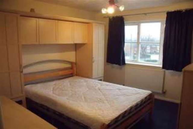  Image of 2 Bedroom Terraced to rent at Smethwick, B66 3AB