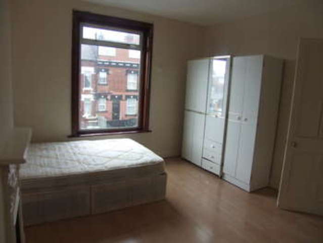  Image of 2 Bedroom Terraced to rent at Leeds West Yorkshire, LS8 5BY