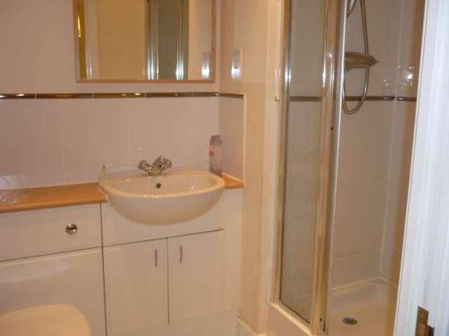  Image of 2 Bedroom Apartment to rent at Erebus Drive, Royal Artillery Quays  London, SE28 0GL