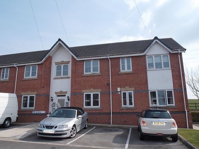  Image of 2 Bedroom Flat for sale at Back St. Helens Road South  Bolton, BL3 3TZ