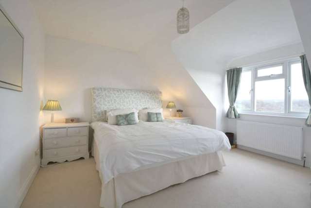  Image of 4 Bedroom Detached to rent at Haw Lane Bledlow Ridge High Wycombe, HP14 4JH