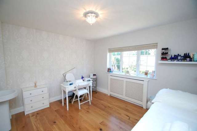  Image of 4 Bedroom Detached to rent at Haw Lane Bledlow Ridge High Wycombe, HP14 4JH