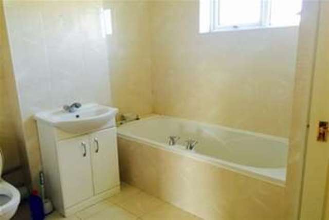  Image of 3 Bedroom Property to rent at Aylesbury, HP21 8QB