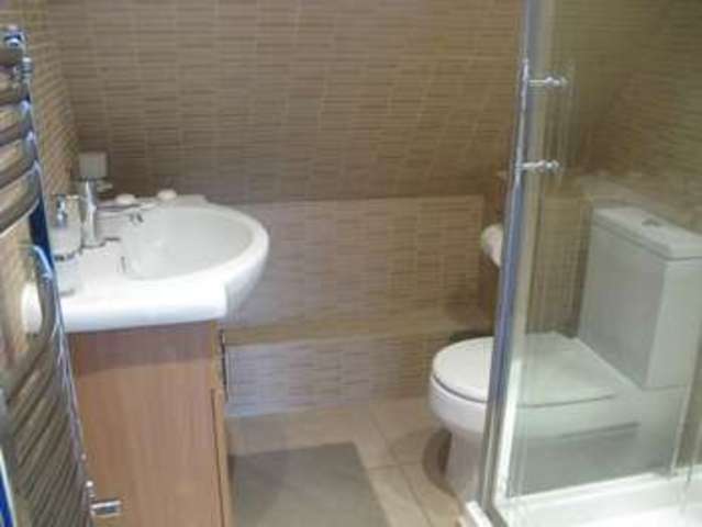  Image of 5 Bedroom Detached to rent at Coulsdon, CR5 2BL