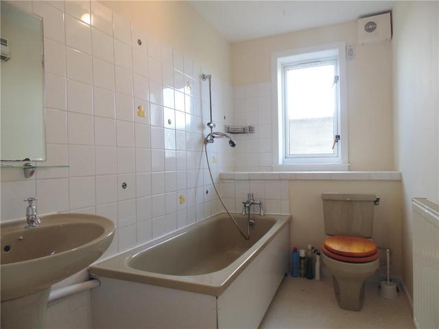  Image of 3 Bedroom Flat to rent at Corstorphine Edinburgh Edinburgh, EH4 8HW